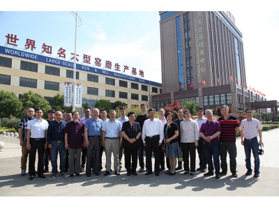 省建材行業(yè)協(xié)會(huì)機(jī)械分會(huì)在鵬飛集團(tuán)召開